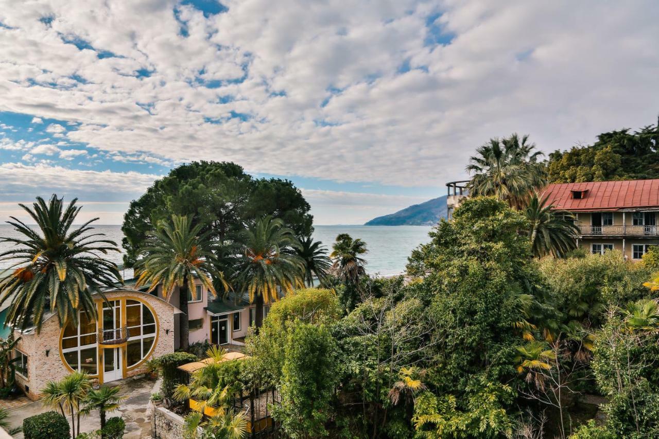 Old Gagra Hotel Exterior photo