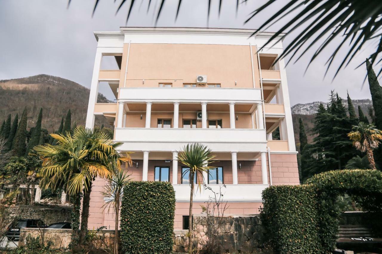Old Gagra Hotel Exterior photo