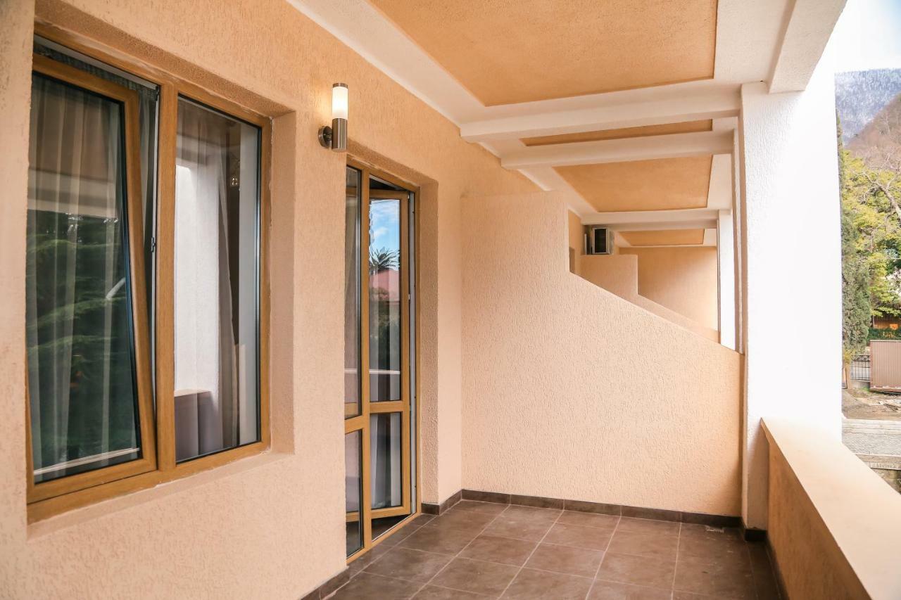 Old Gagra Hotel Exterior photo