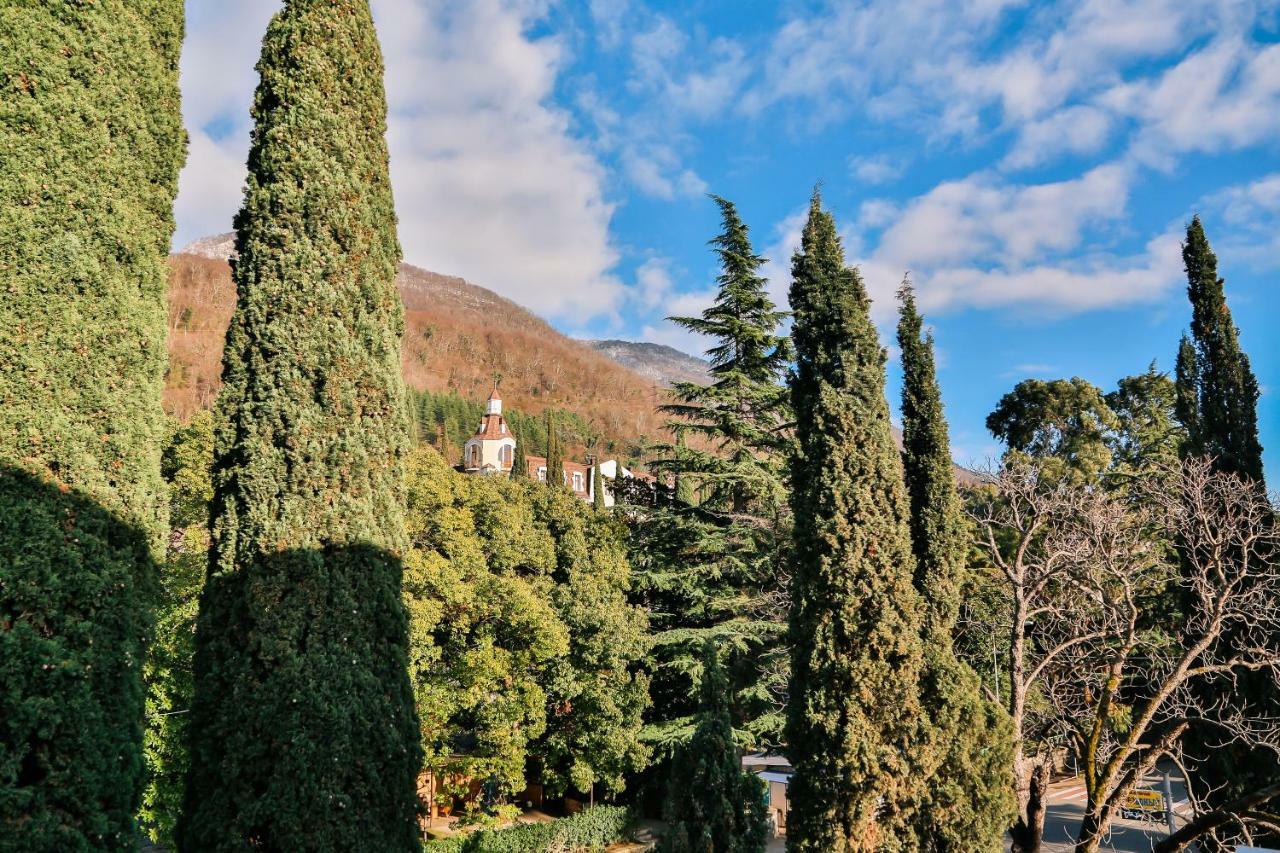 Old Gagra Hotel Exterior photo