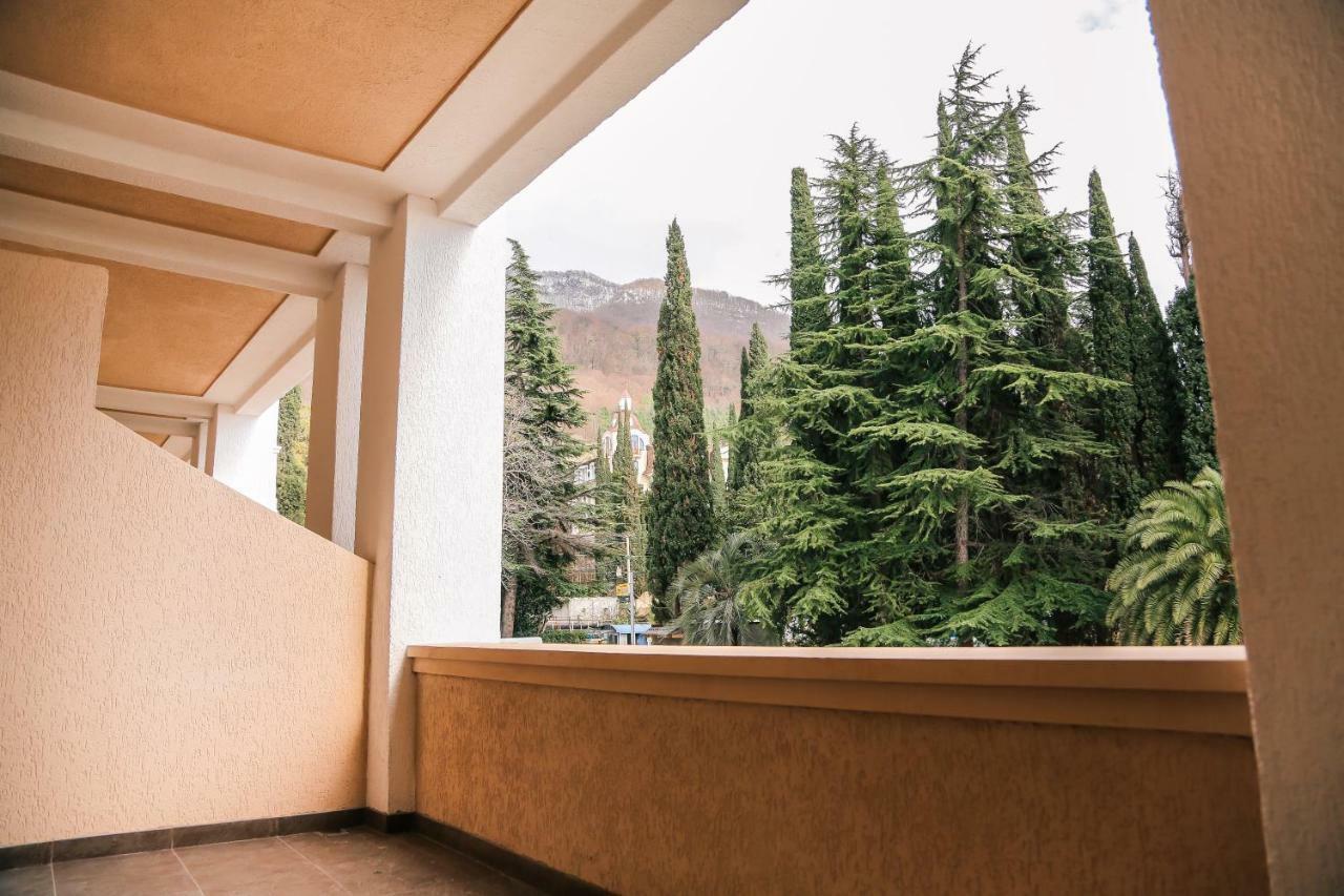 Old Gagra Hotel Exterior photo