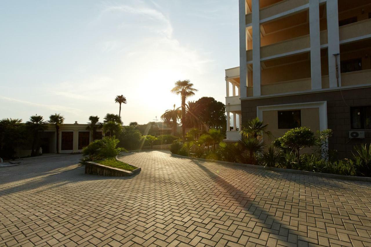 Old Gagra Hotel Exterior photo